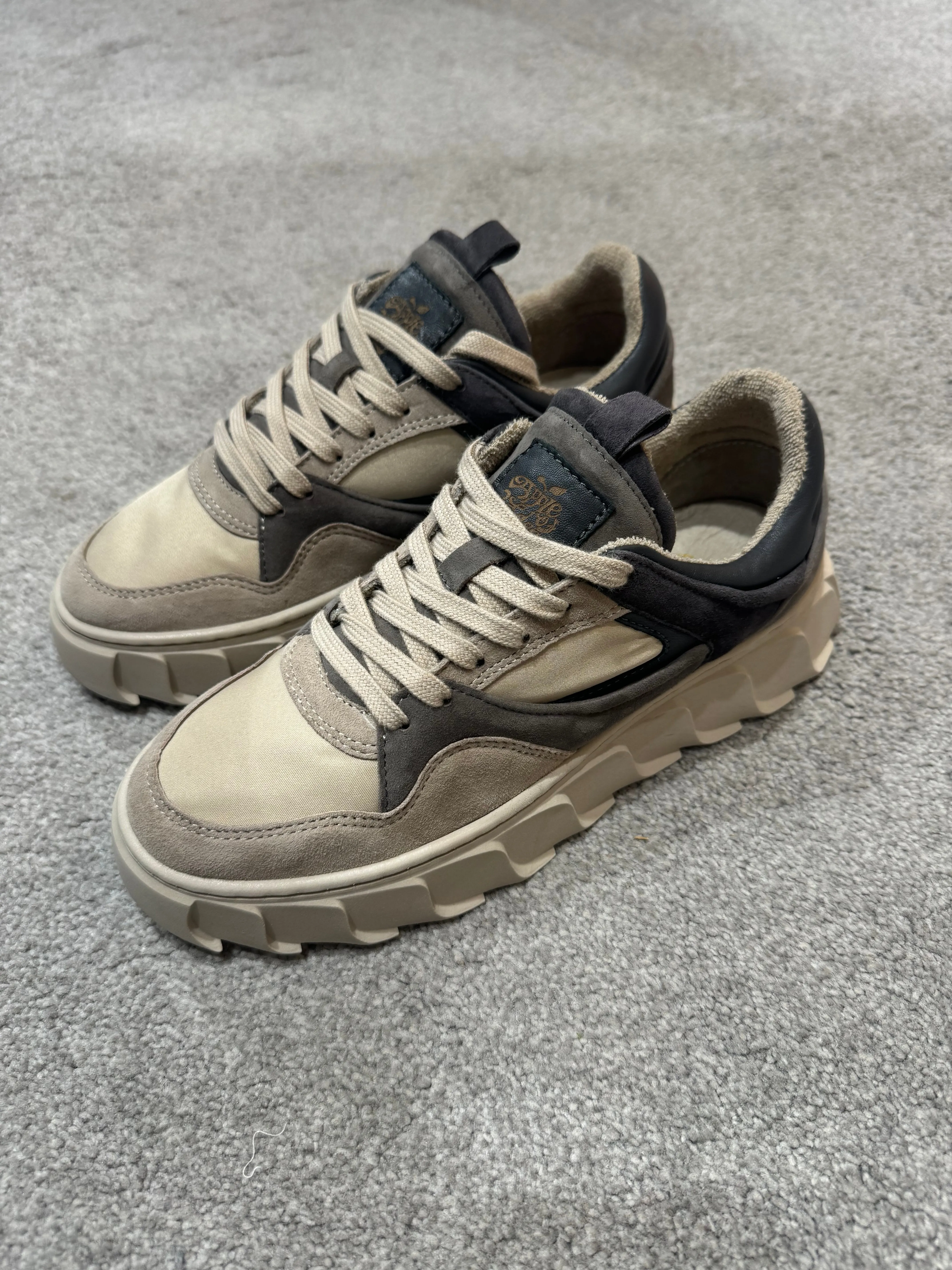 APPLE OF EDEN Grey Trainer