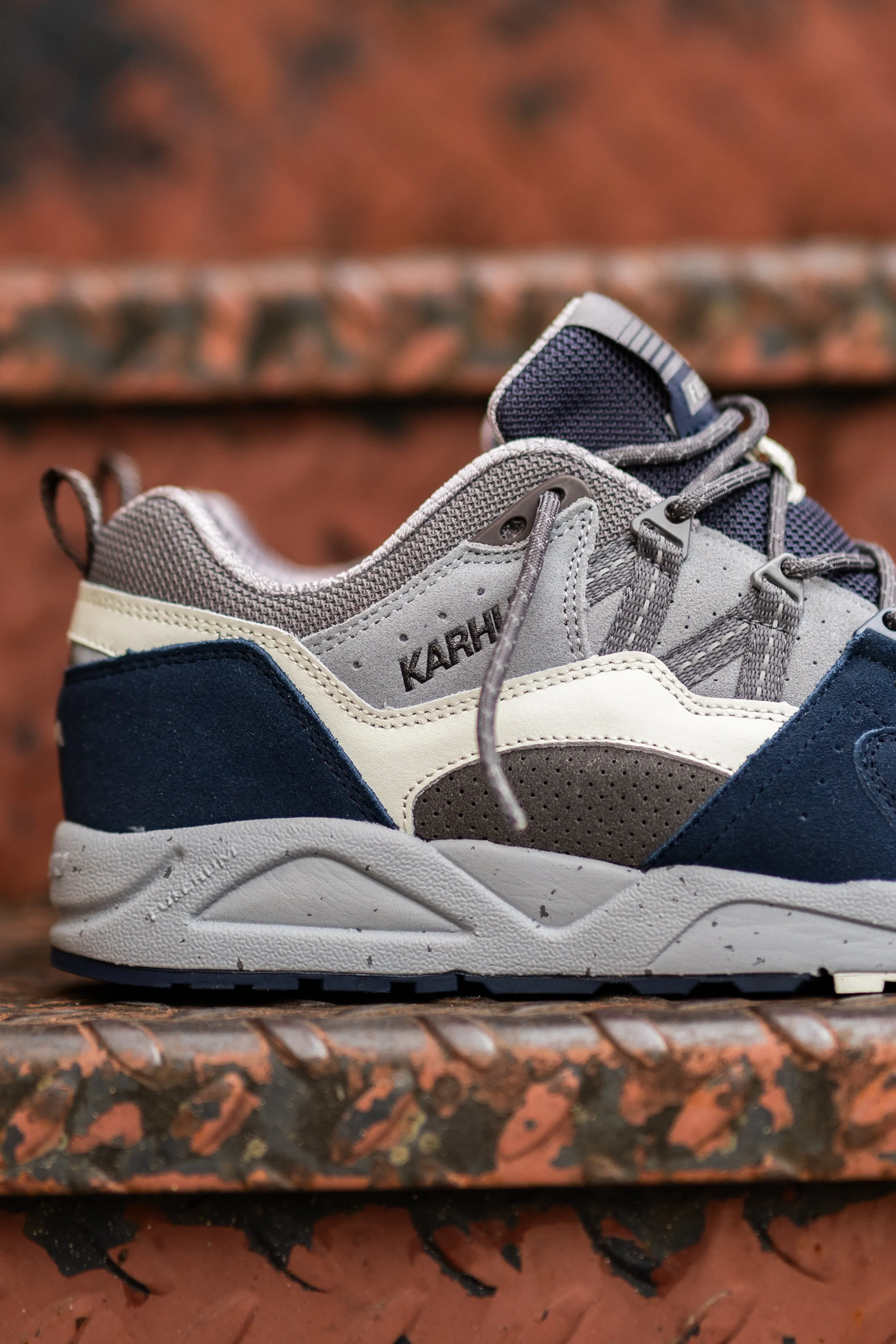 Karhu Fusion 2.0 (Mood Indigo/Smoked Pearl)